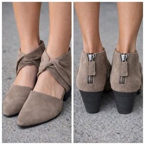 Eileen Fisher Taupe Mary Pump - Italian Suede - Block Heel - Womens 7 - NWOT